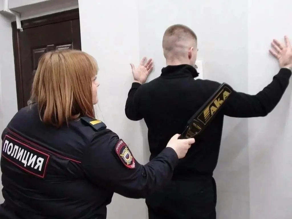 Учитель лишился 6 млн: в Екатеринбурге задержали курьера мошенников