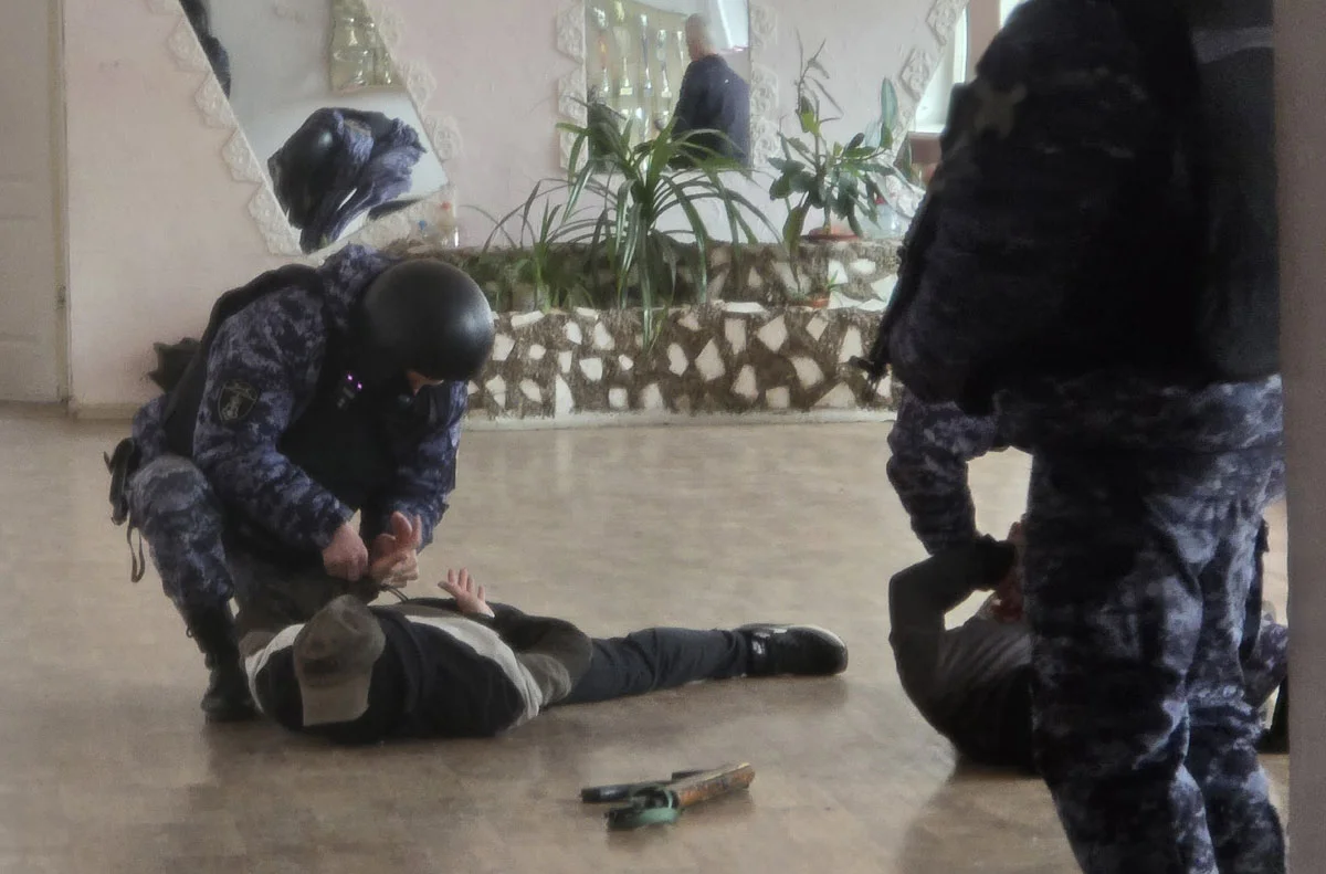 Почему к школе в Каменске-Уральском съехались спецслужбы