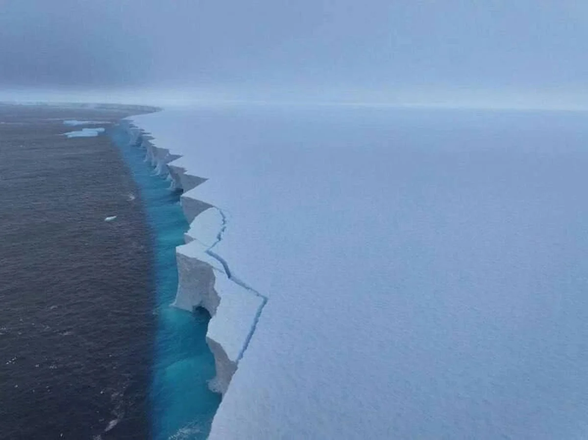 Гигантский айсберг почти исчез