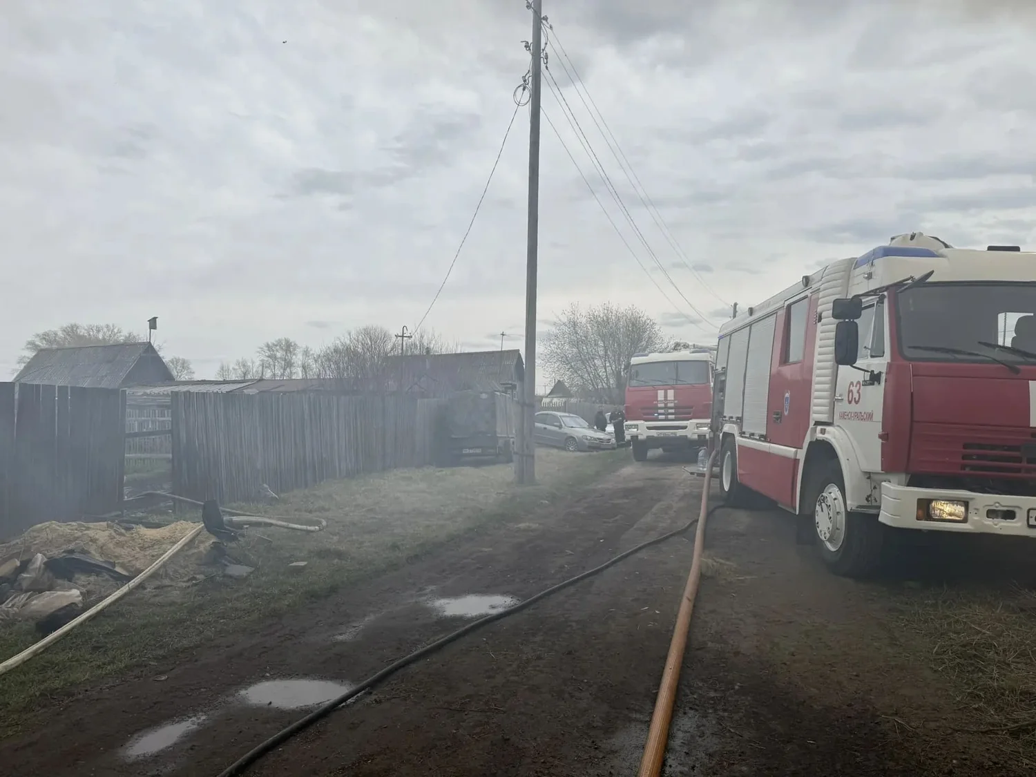 Серия пожаров за выходные: горела трава и дома