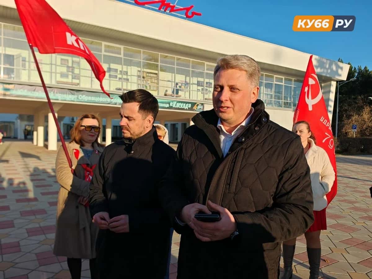 В Каменске-Уральском жители пожаловались депутатам на транспорт и ЖКХ. Видео