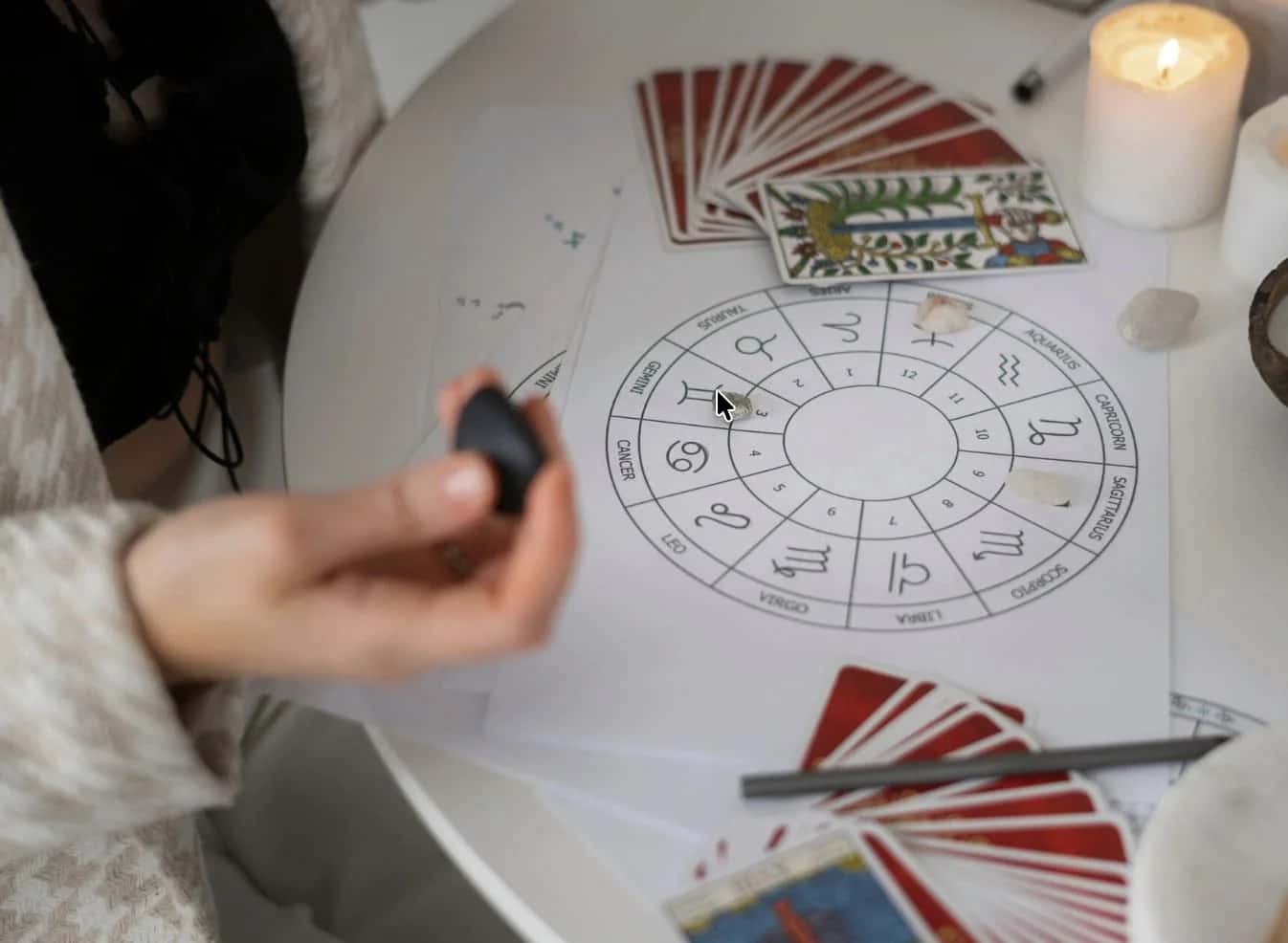 Гороскоп на майские праздники 2026: кому повезет с 1 по 11 мая — прогноз для всех знаков