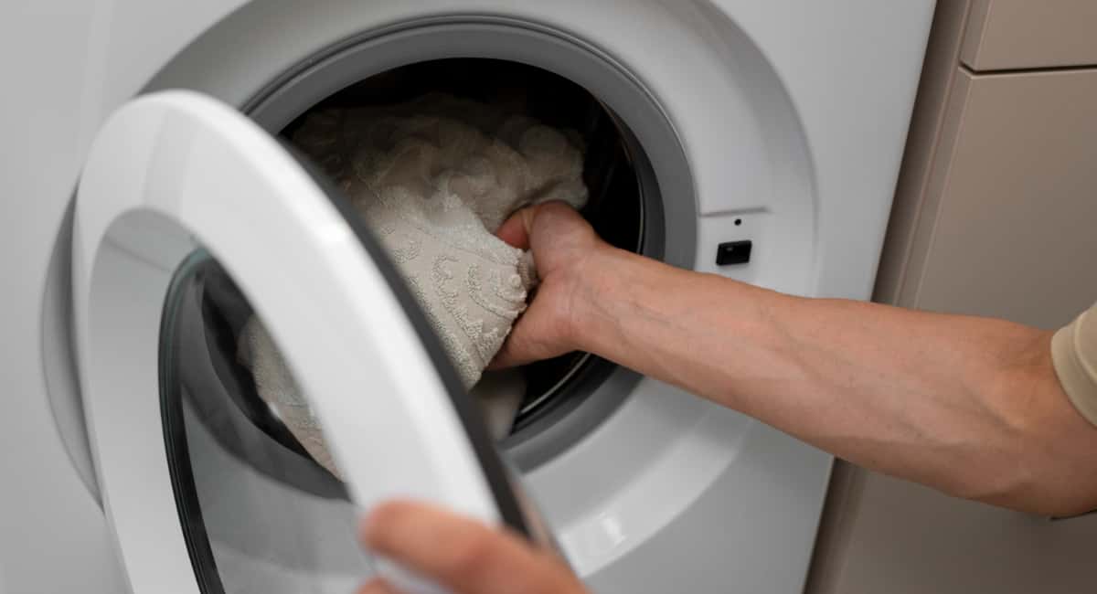 Эксперты дали однозначный ответ: нужно ли закрывать дверцу стиральной машины после стирки