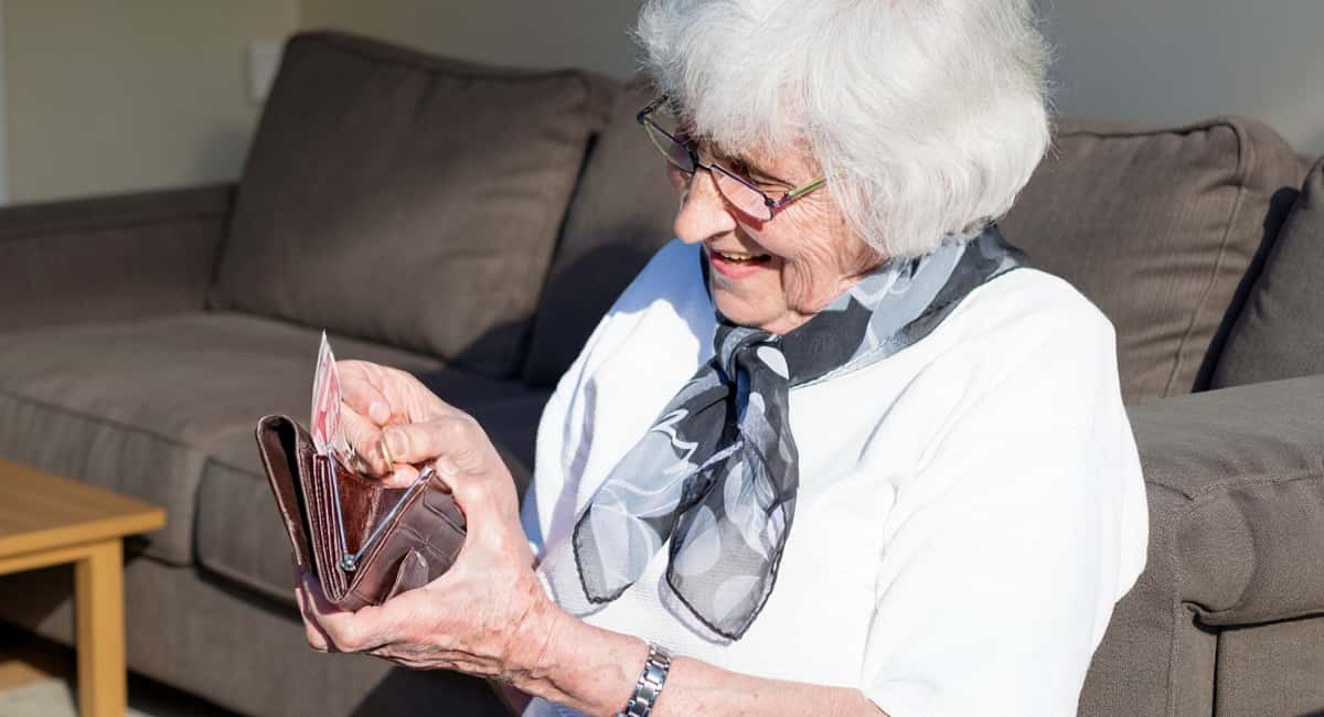 Три ошибки пенсионеров с деньгами: что они делают не так