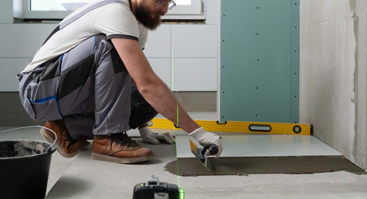 Ламинат уходит в прошлое: показываю 3 варианта напольных покрытий, которые не вздуются от первой лужи