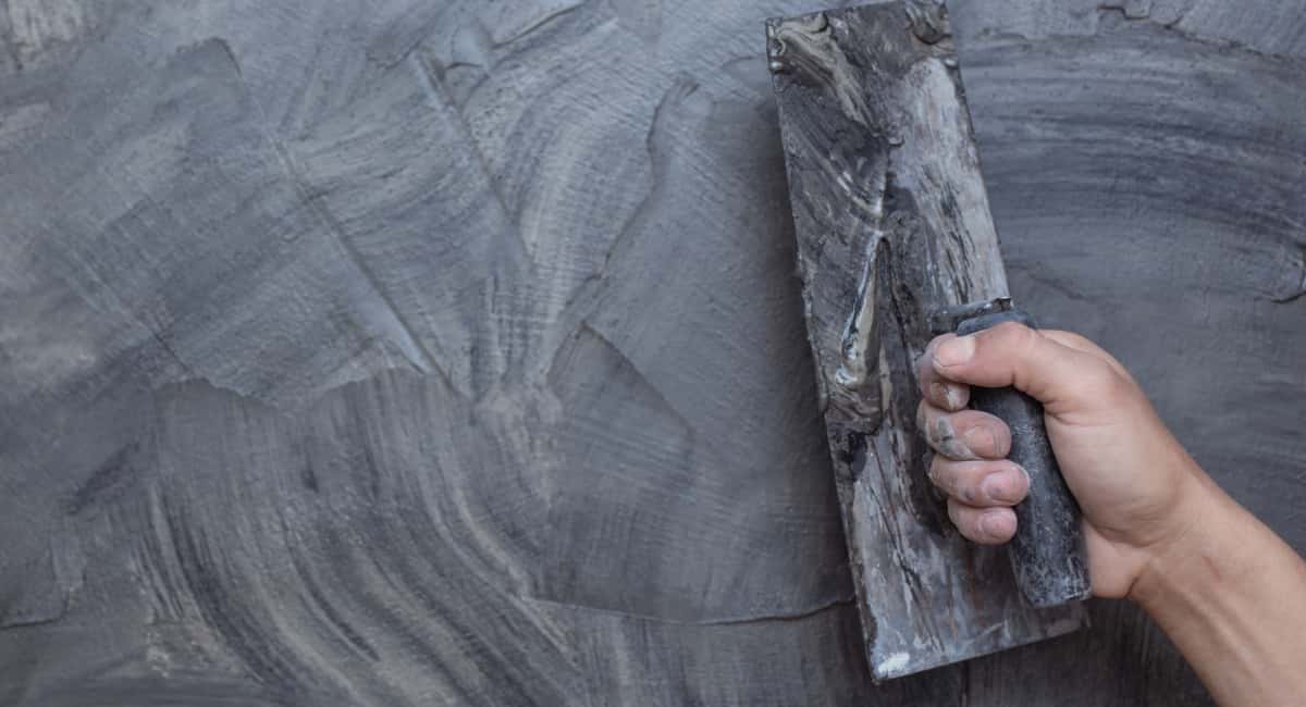 Клеить обои больше не модно: жидкие стены захватили интерьеры — стильно, бесшовно, долговечно