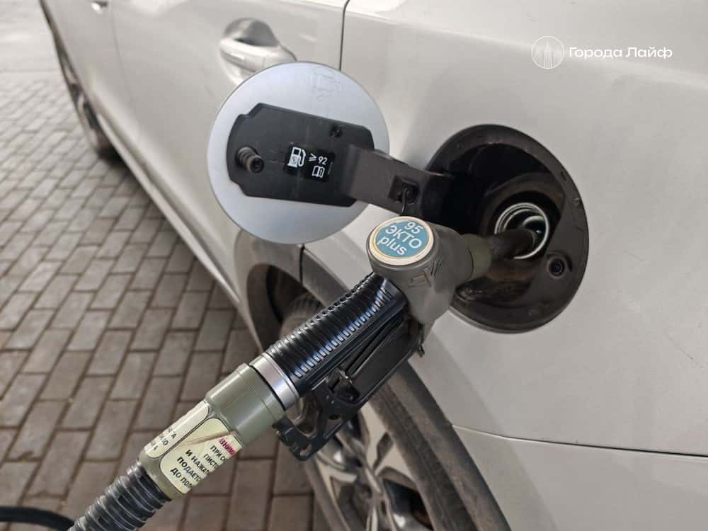 На заправке услышал "пшик" при откручивании крышки бензобака: рассказываю, как устранил проблему и какие бывают последствия