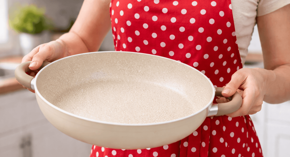 Жарить на сковороде — прошлый век: хитрые хозяйки перешли на эту посуду — еда не пригорает и масла в 3 раза меньше