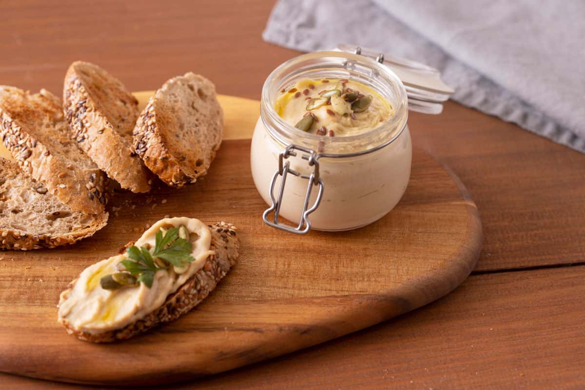 Намазка "Пражская" затмит любую колбасу: готовится за 7 минут, съедается за 1 — быстро, просто и очень вкусно