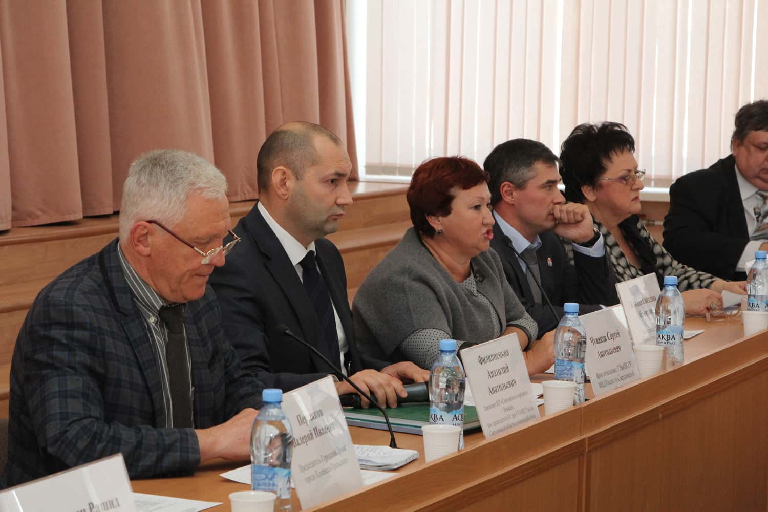 «Под лежачий камень вода не течет...» В Каменске-Уральском полицейские, бизнесмены и чиновники говорили о коррупции и... ничего не решили