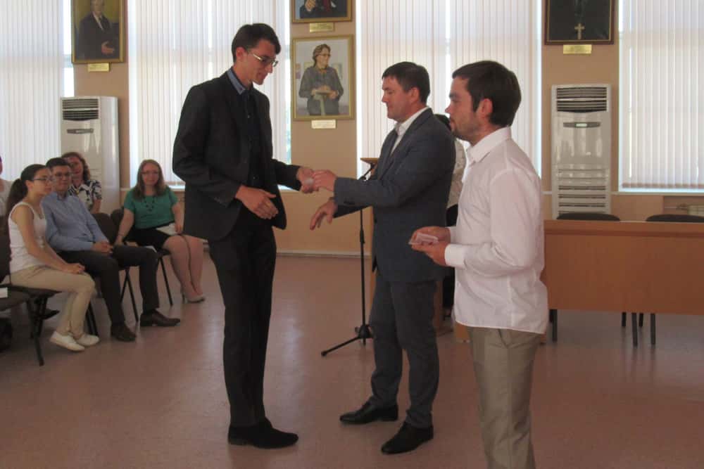 «Это самая тяжелая работа». У ключевых чиновников администрации Каменска появились «тени», которые будут следовать за ними по пятам