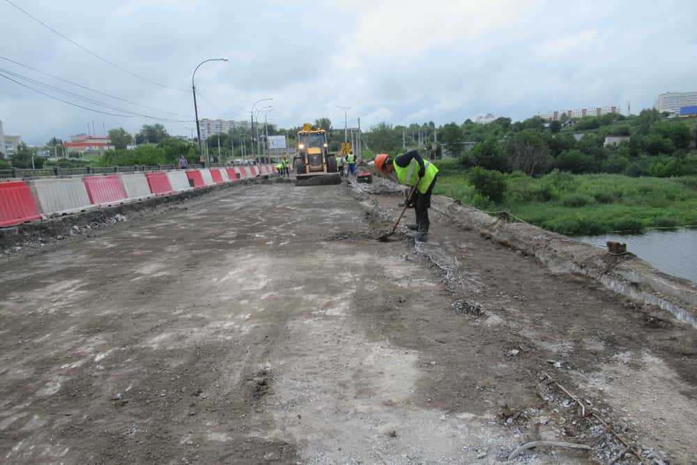 Пресс-служба мэрии Каменска-Уральского: «Когда строили Байновский мост, гидроизоляцию монолитной плиты сделали на совесть». А что теперь?