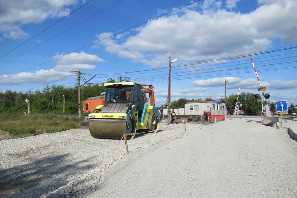 Подрядчик, ремонтирующий переезд в Новый завод: «Некоторые водители норовят проехать тут любой ценой». Говорят, есть риск нештатных ситуаций