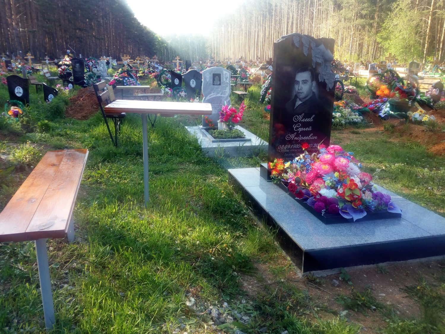 Получить место на кладбище в Каменске-Уральском стало проще: говорят, мэр Шмыков подписал какие-то важные документы на этот счет