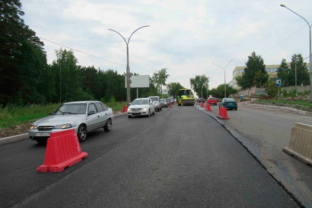 Ремонт идет без перекрытий движения из-за важности артерии: как обновляют улицу Кадочникова и чего ждать в ближайшие дни