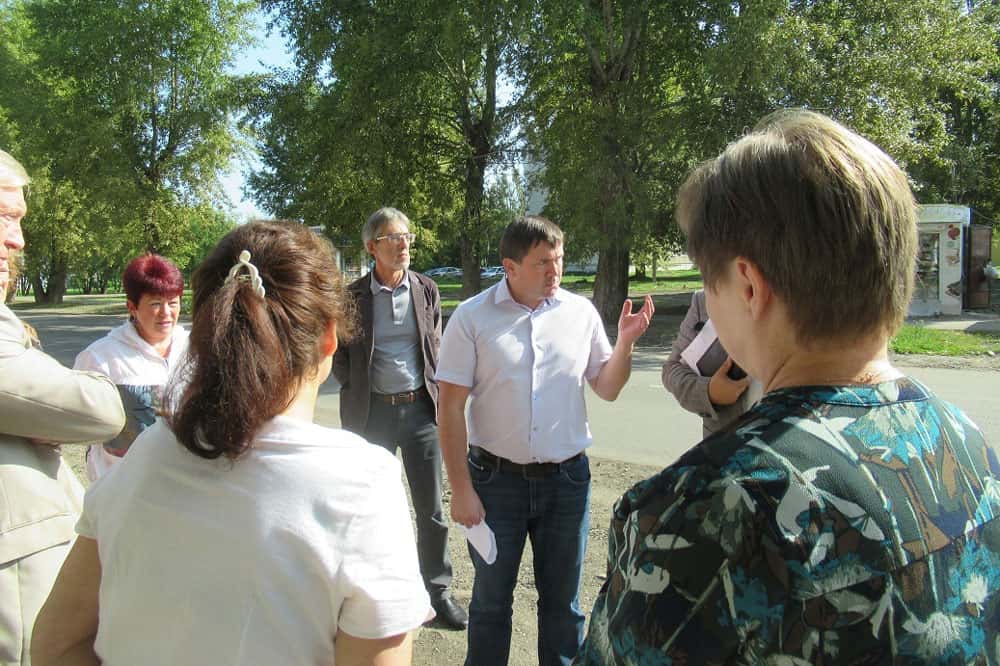 В пос. Чкалова и на Новый завод выезжал мэр Каменска-Уральского в августе — проблем здесь столько, что решать их надо оперативно и активно!