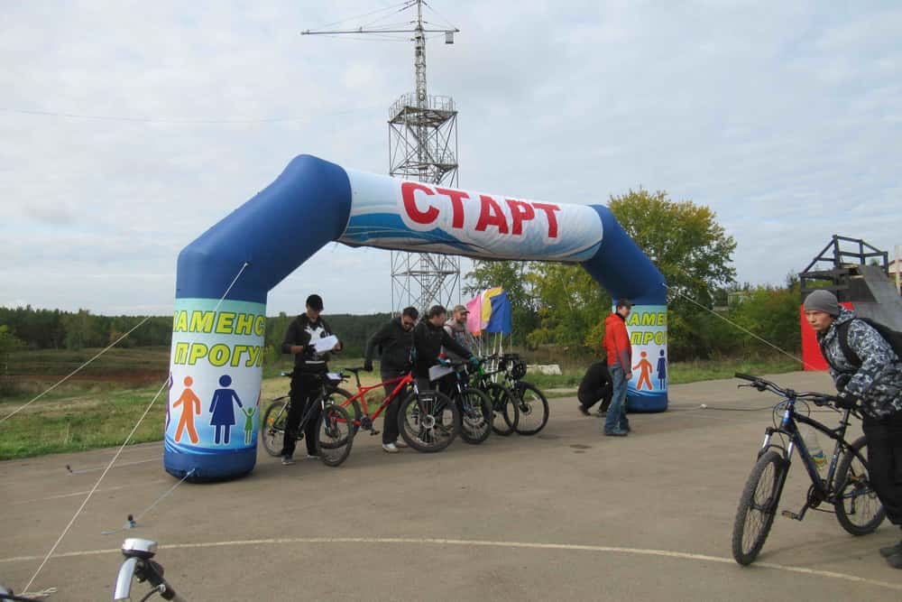 Почти три сотни велосипедистов Каменска-Уральского вышли в воскресенье на старт «Велоосени», каждый четвертый крутил педали на 50 км
