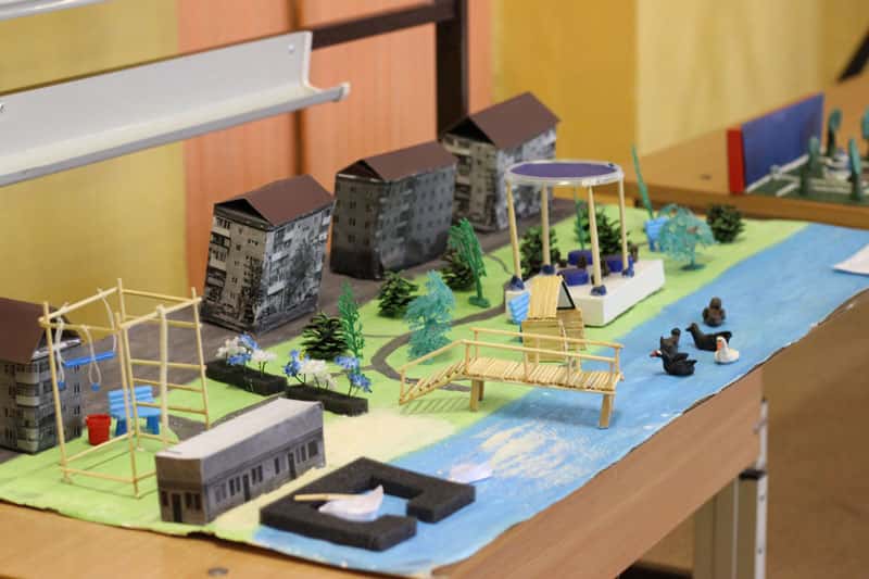 Депутат гордумы Каменска-Уральского, пять лет назад расписавшийся с женой у Исети, устроил конкурс по благоустройству ул. Набережной