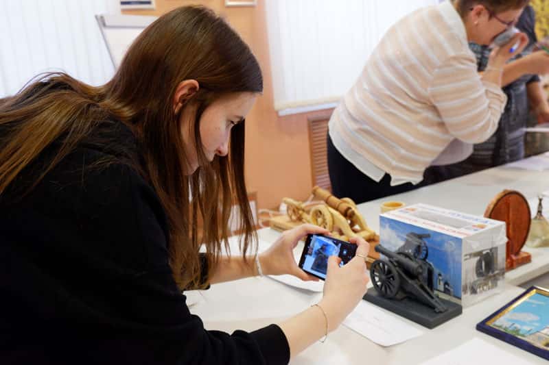 Пушка, колокол, каменные ворота и лось — в тренде у мастеров, которые борются за победу в конкурсе «Лучший каменский туристический сувенир»