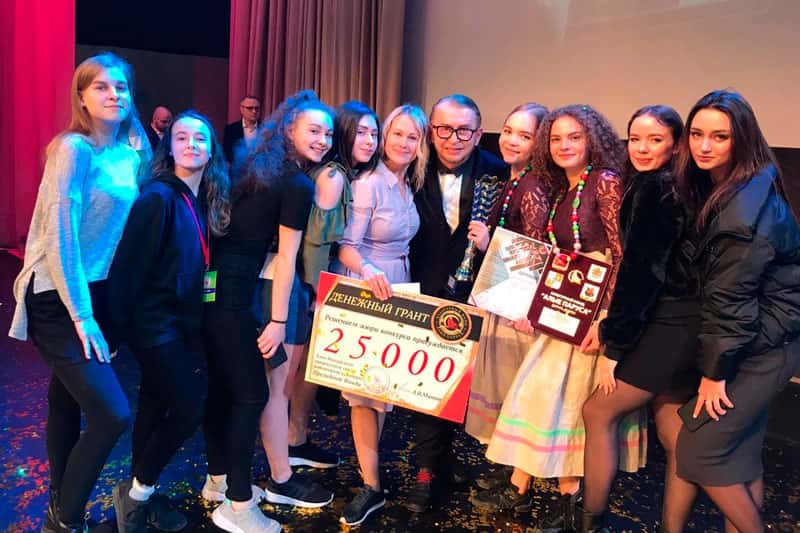 Танцоры ансамбля «Каскад», занимающиеся в ДК «Юность» Каменска-Уральского, вернулись с фестиваля в Сочи с победой и денежным грантом!