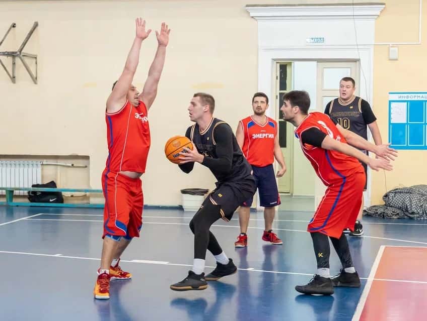 Баскетболисты СинТЗ показывают высокий уровень мастерства