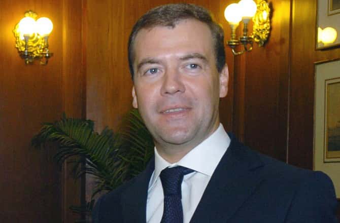 Медведев заявил, что мир болен и находится на пороге новой мировой войны