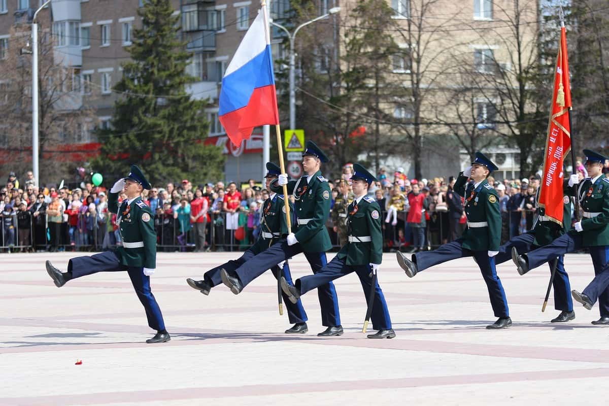В городах Урала сегодня пройдут парады Победы
