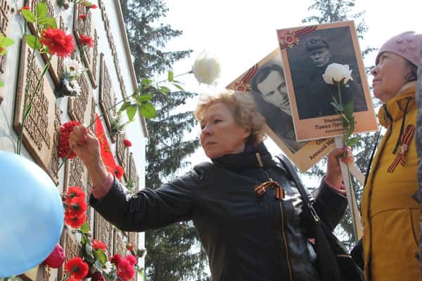 Жители Каменска-Уральского почтили память погибших в Великой Отечественной войне