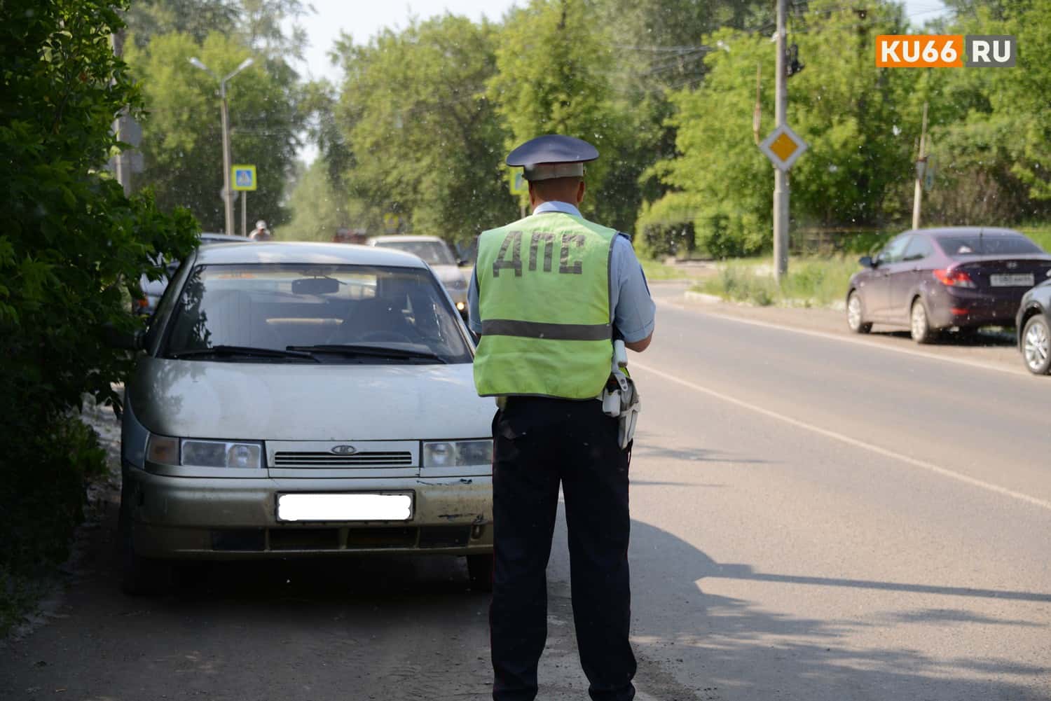 Под Каменском-Уральским екатеринбурженку лишили прав за обгон по запрещающему знаку. Женщина пожаловалась Путину
