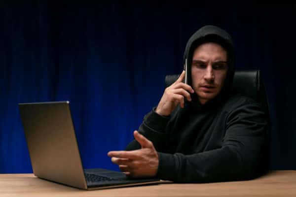 «Мошенники не дремлют»: россиянам рассказали о том, как не попадаться на популярные уловки