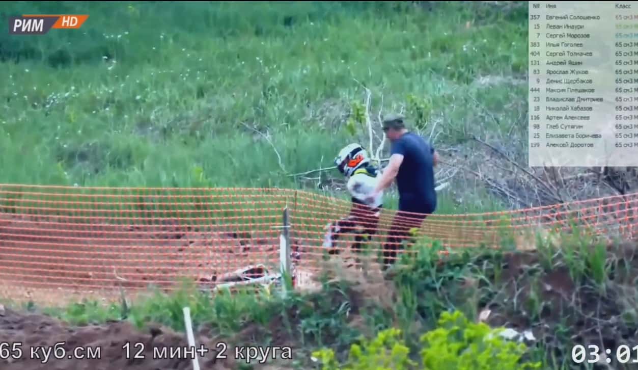 В Каменске-Уральском юный гонщик получил от отца волшебный пендель в прямом эфире