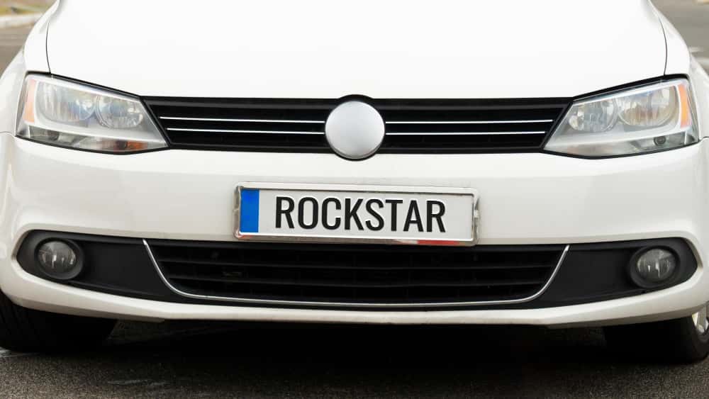 В России предложили запретить «белые» автономера без триколора