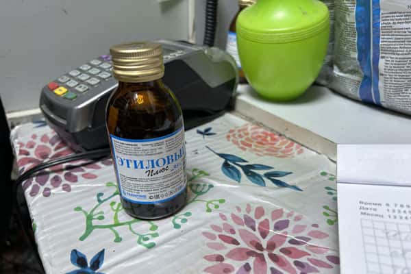 Весь город знал об этом! В Каменске-Уральском полицейские нашли в павильоне на «Щербакова» сигареты без марок, «фунфырики», пиво