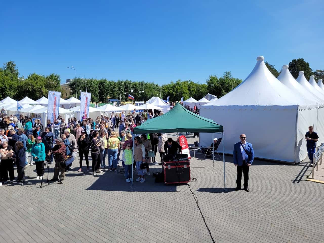 В Каменске-Уральском отмечают День России