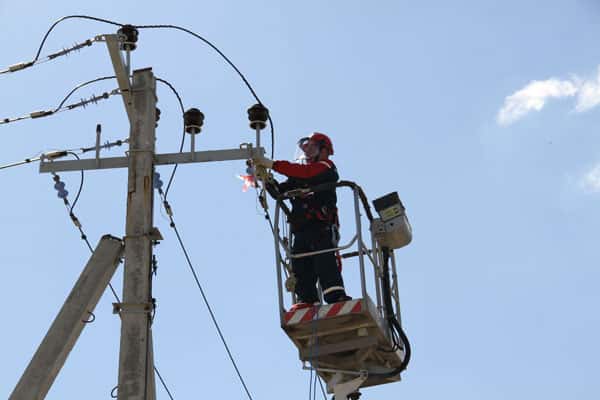 Специалисты «Свердловэнерго» направили 1,3 миллиона рублей на повышение качества электроснабжения жителей Каменского района