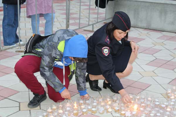 Полицейские в Каменске-Уральском приняли участие в акции «Огненные картины войны»