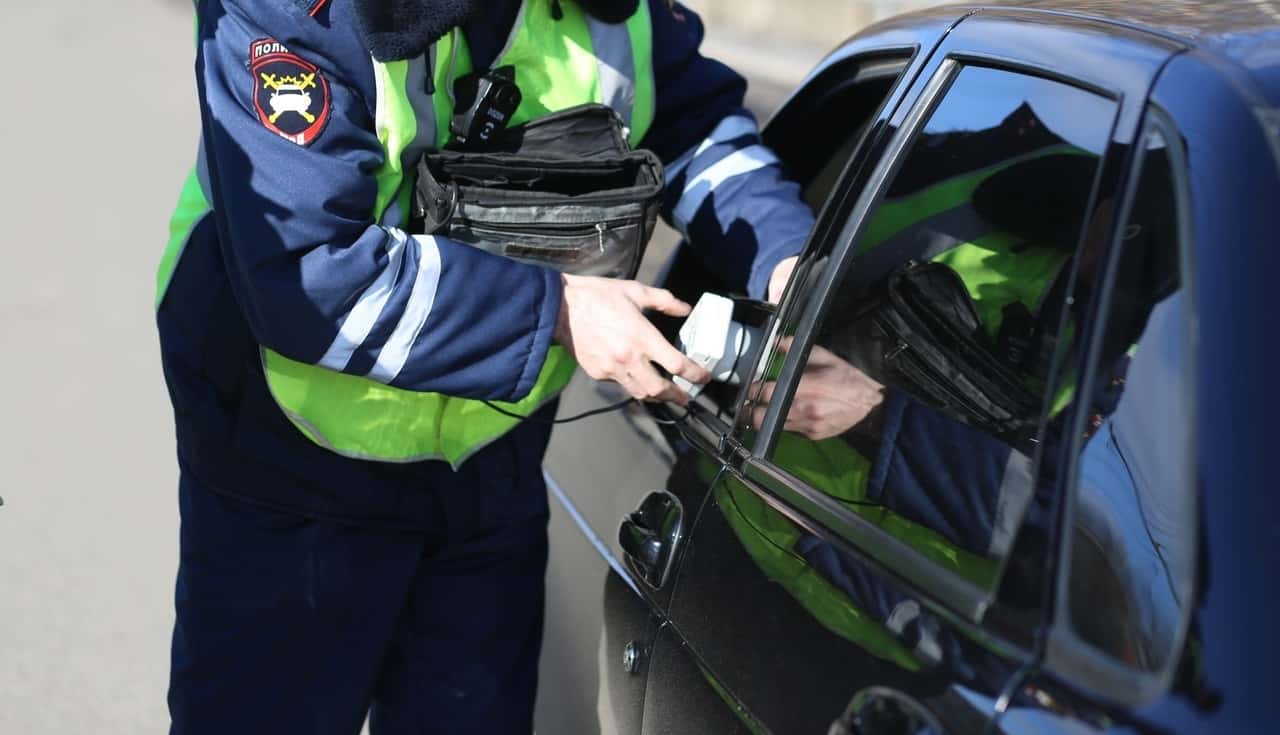 ГИБДД Каменска-Уральского выявила за полгода 1402 случая незаконной тонировки 