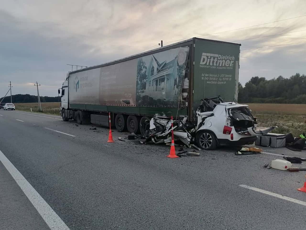 Автомобиль смяло фурой — в Тюменской области погибла семья из Каменска-Уральского 