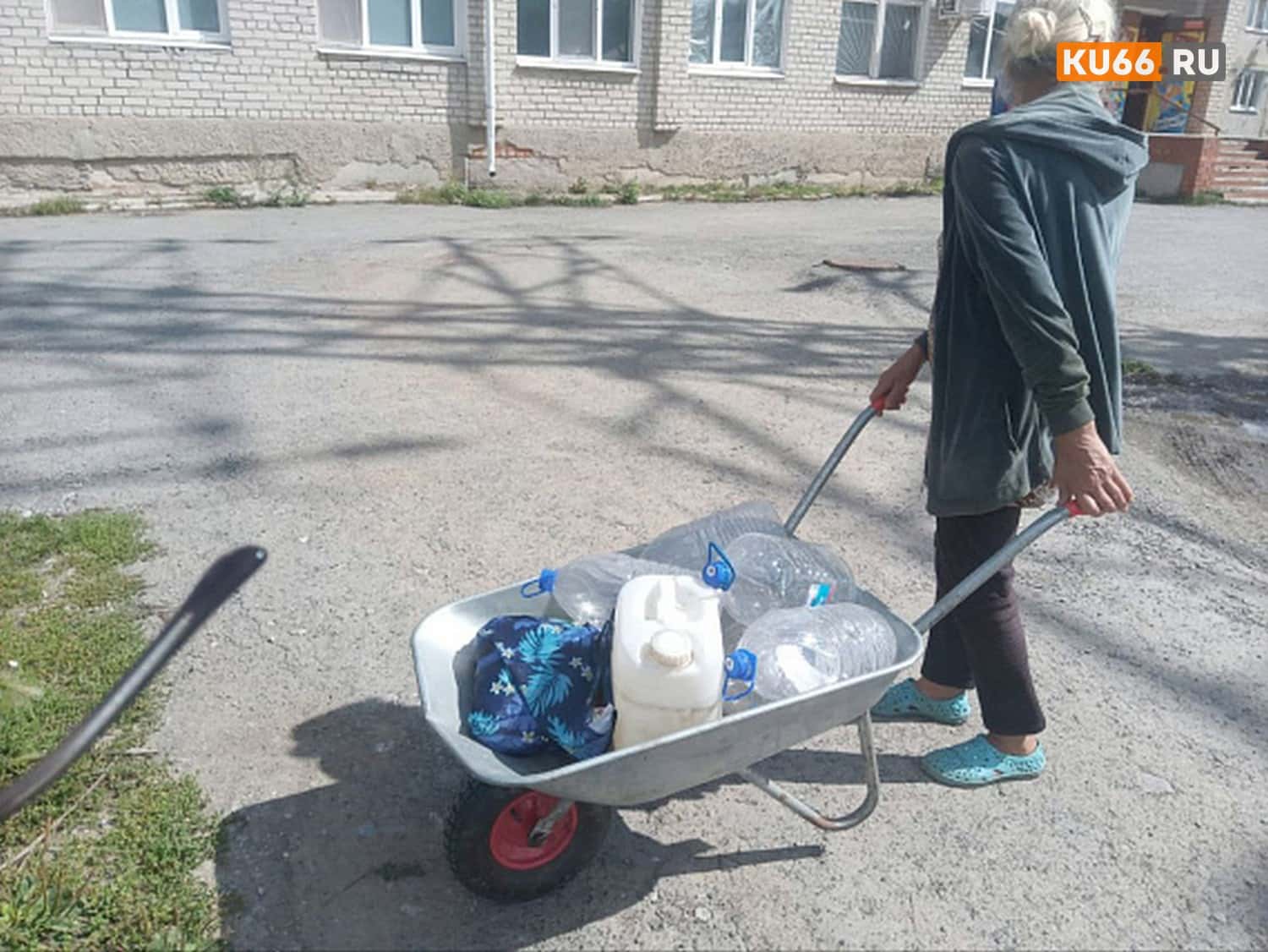 Жители посёлка под Каменском-Уральским жалуются на дефицит воды 