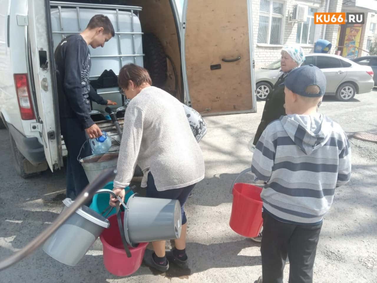 Жителям Первомайского под Каменском-Уральским всё же привезли воду 