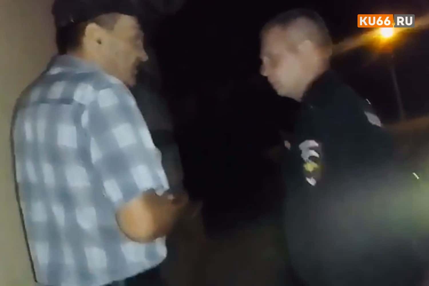 В Каменске-Уральском полиция задержала экс-зэка, гладившего девятилетнюю девочку. Видео