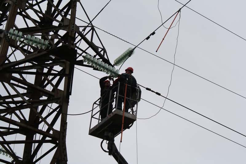 Энергетики филиала «Свердловэнерго» направили 5,5 млн рублей на повышение надежности функционирования высоковольтных линий электропередачи на юго-востоке Свердловской области