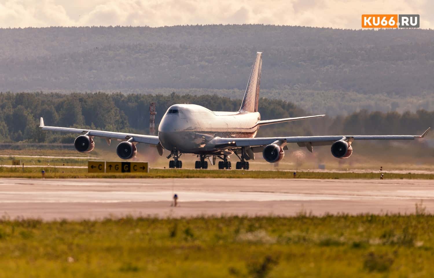 Телефонные террористы обещали сбить самолёт «Уральских авиалиний»
