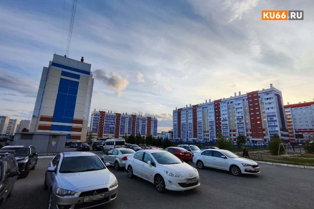 Жители ЖК "Апельсин" в Каменске-Уральском устали от шума наркоманов и пьяниц 