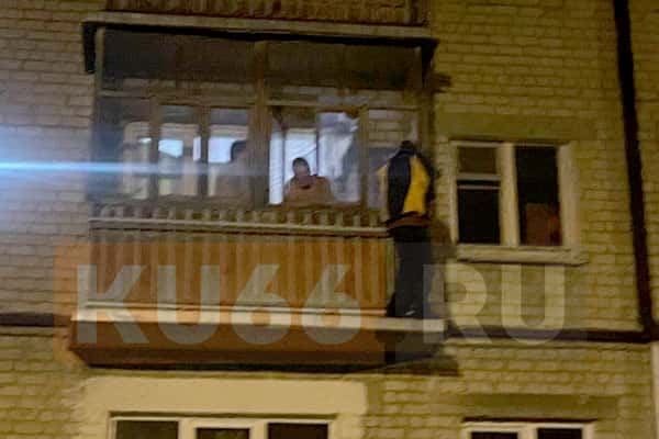 В Каменске-Уральском герой-любовник решил выйти через балкон. Видео
