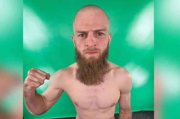 Боец ММА сбрил волосы, чтобы «похудеть» для турнира в Екатеринбурге