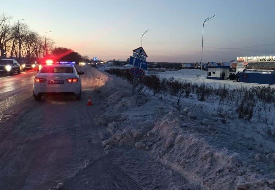 В Каменске-Уральском ищут лихача, сбившего дорожный знак