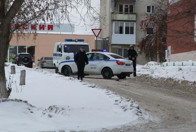 В театр драмы Каменска-Уральского нагрянули полиция, Росгвардия и скорая помощь