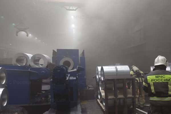 Ночью в Каменске-Уральском на металлургическом заводе произошел пожар. 15 человек эвакуировались