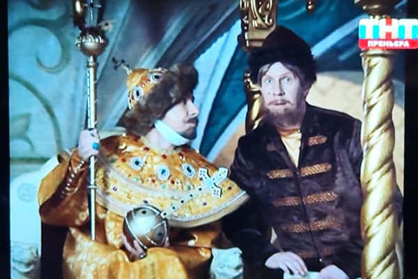 Кого из гостей «голой вечеринки» Ивлеевой вырезали из новогоднего эфира на ТВ